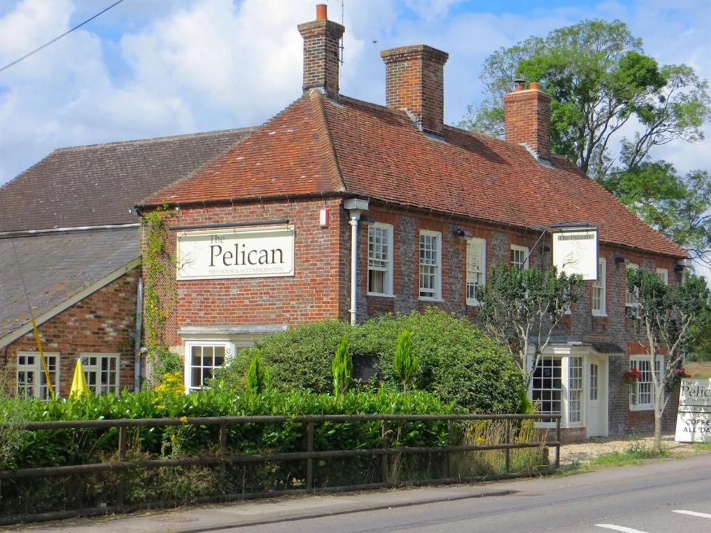 The Pelican Inn Froxfield  Extérieur photo